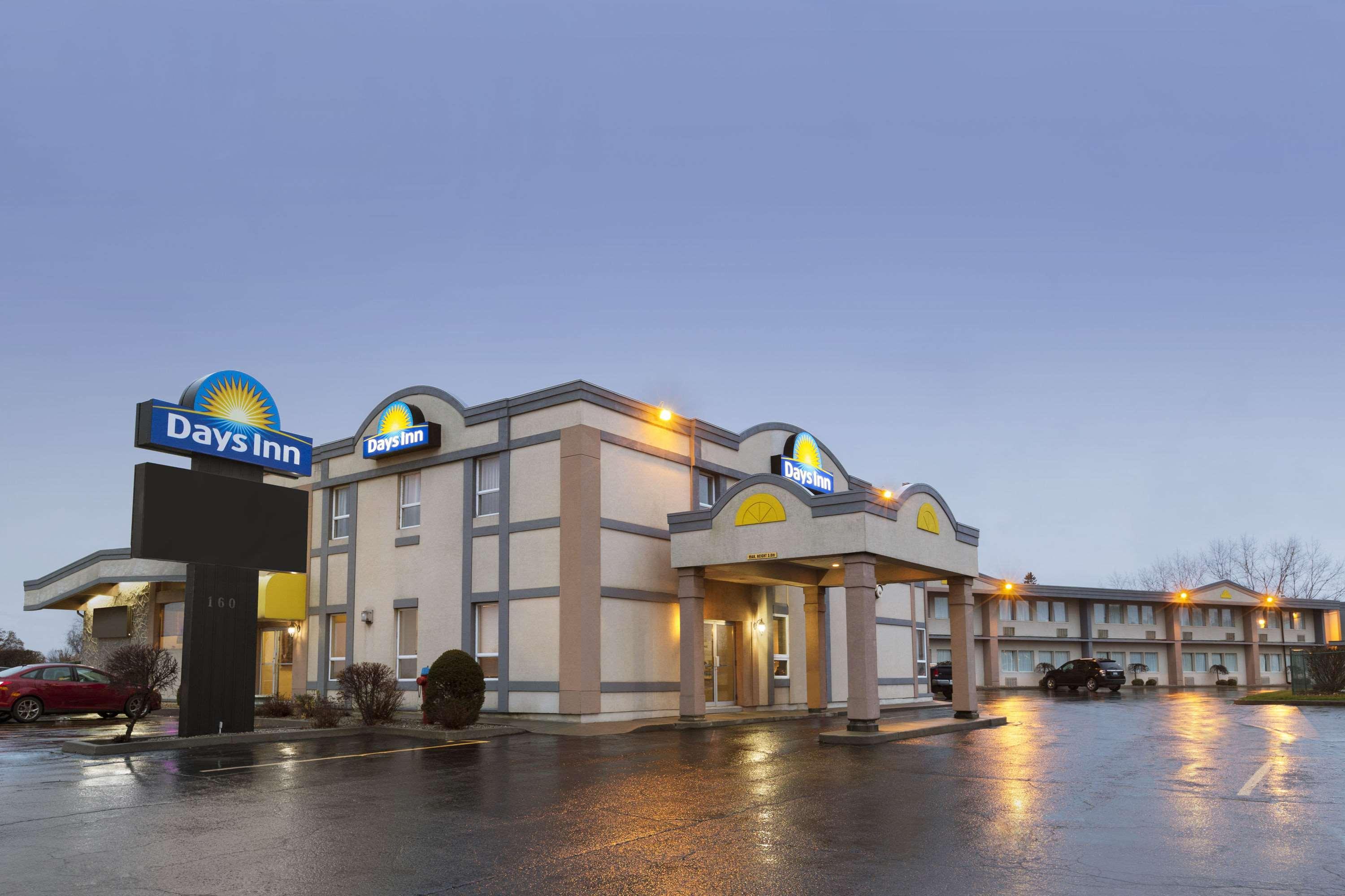 Days Inn by Wyndham Brockville Exteriör bild