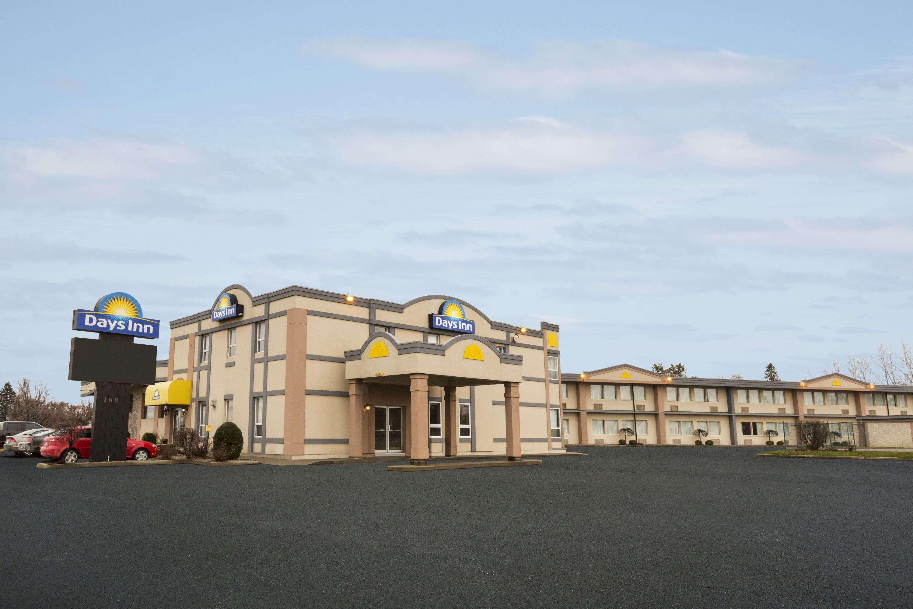 Days Inn by Wyndham Brockville Exteriör bild