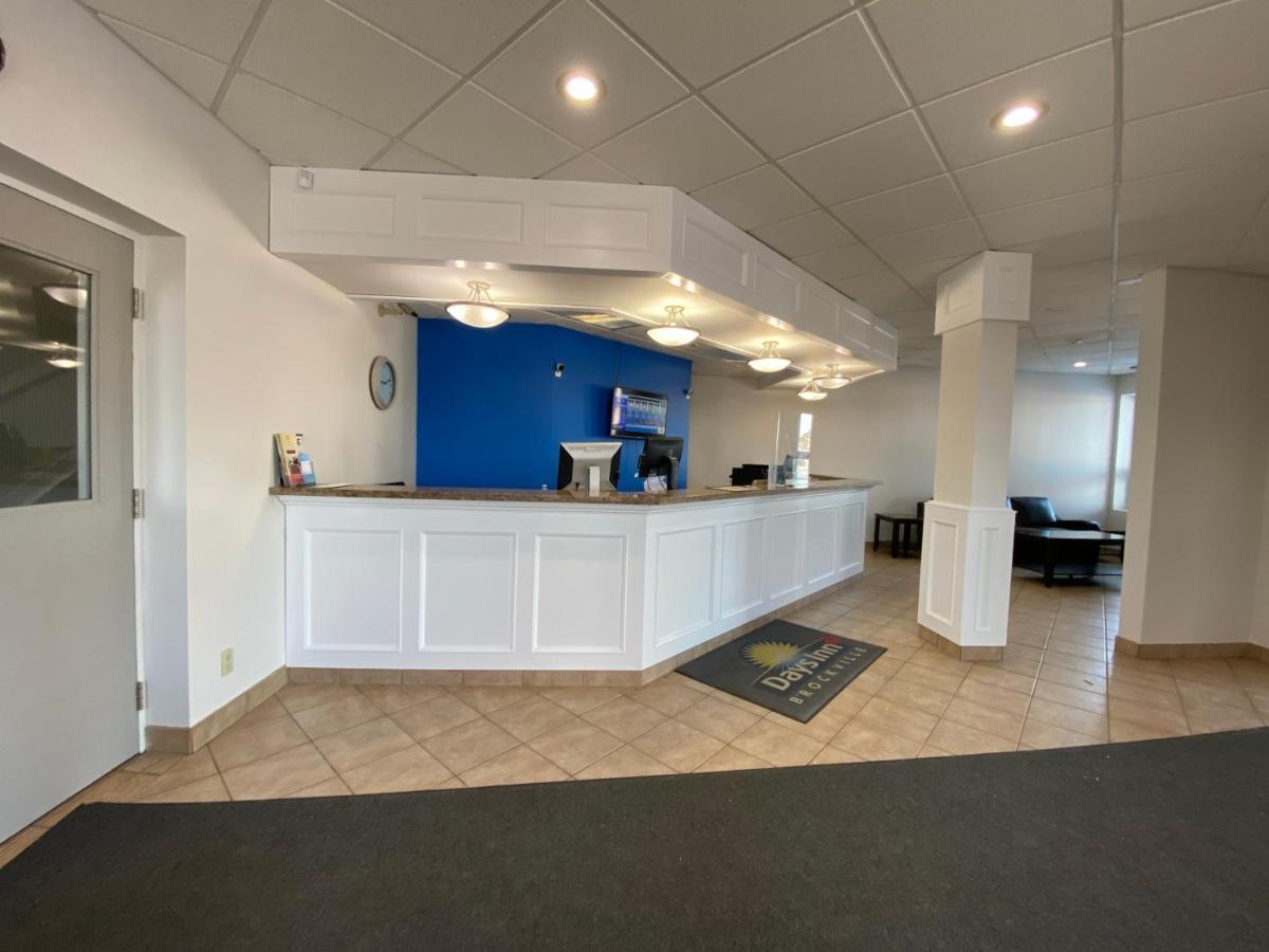 Days Inn by Wyndham Brockville Exteriör bild
